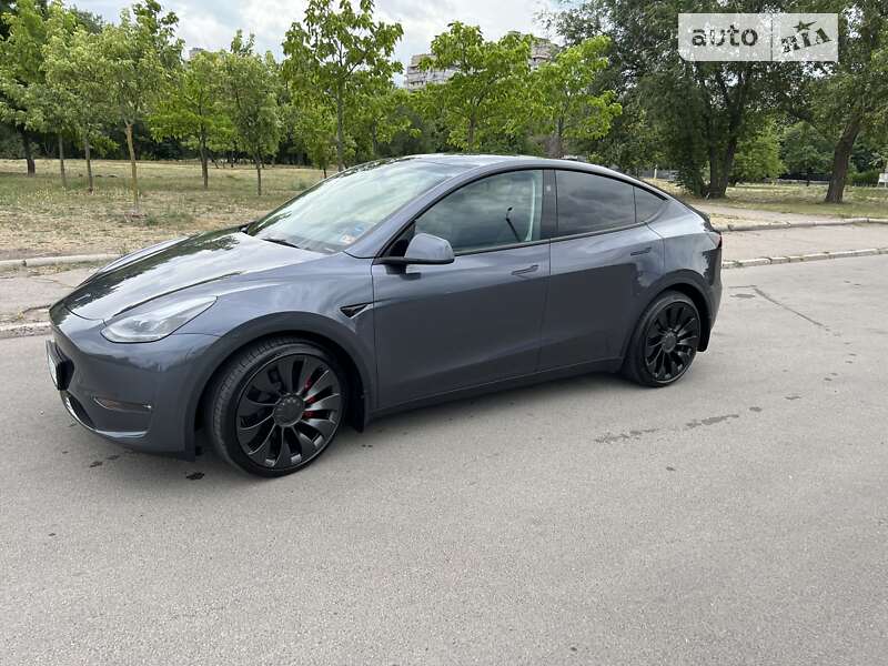 Позашляховик / Кросовер Tesla Model Y 2023 в Дніпрі