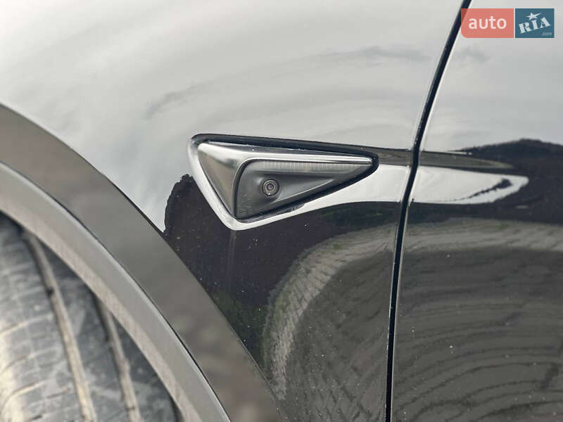 Позашляховик / Кросовер Tesla Model Y 2021 в Золочеві
