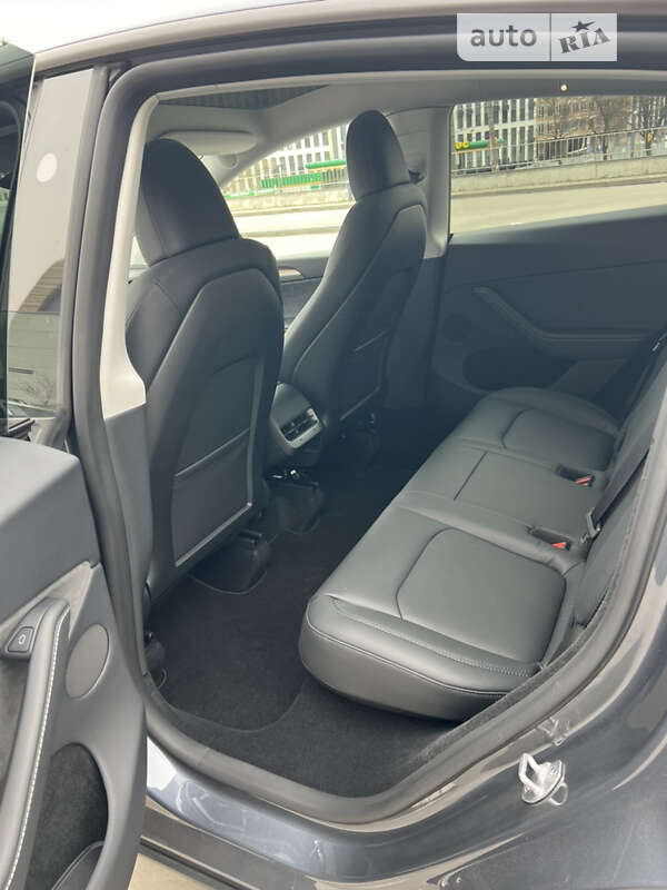 Внедорожник / Кроссовер Tesla Model Y 2023 в Львове