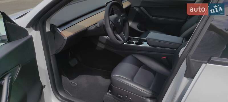 Внедорожник / Кроссовер Tesla Model Y 2020 в Киеве