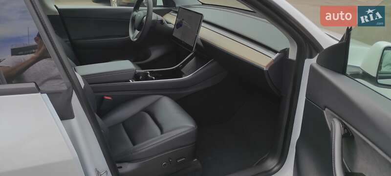 Внедорожник / Кроссовер Tesla Model Y 2020 в Киеве