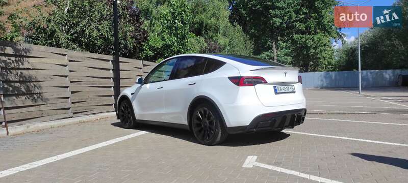 Внедорожник / Кроссовер Tesla Model Y 2020 в Киеве