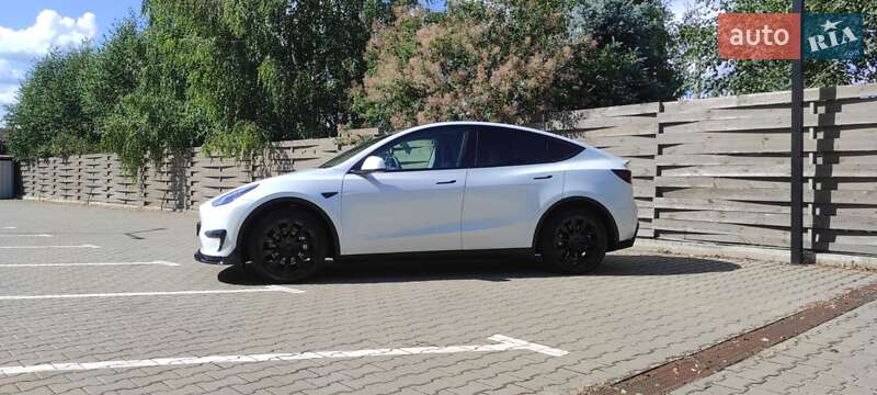 Внедорожник / Кроссовер Tesla Model Y 2020 в Киеве