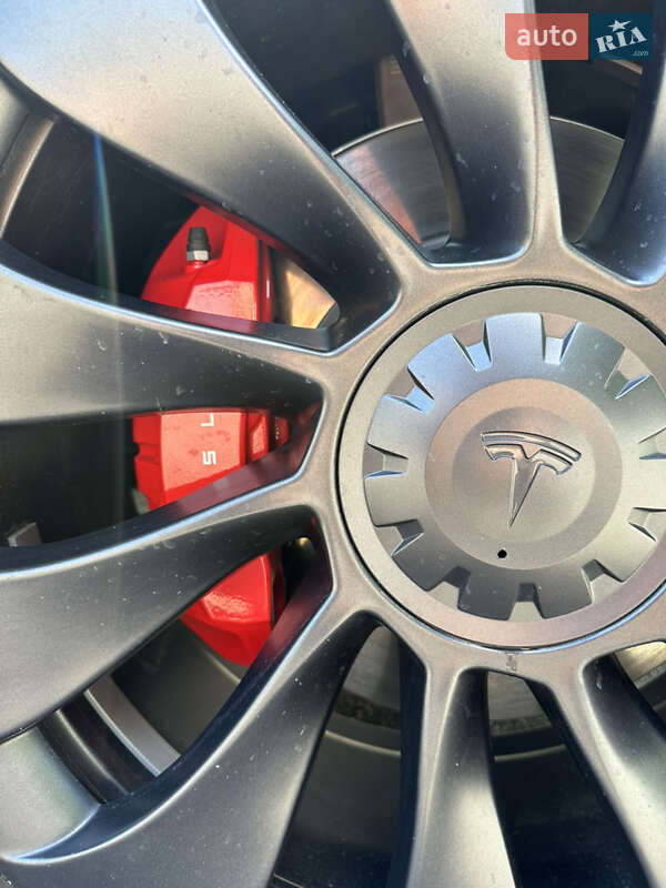 Внедорожник / Кроссовер Tesla Model Y 2023 в Полтаве