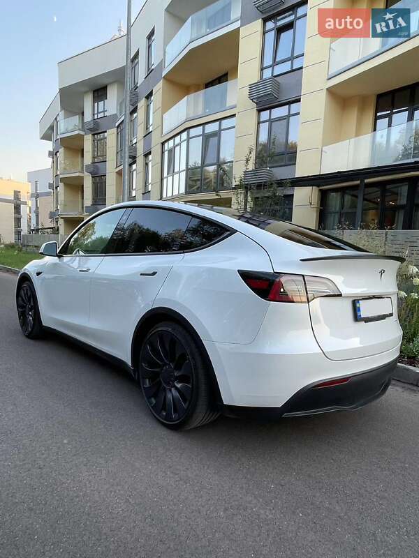 Внедорожник / Кроссовер Tesla Model Y 2023 в Киеве