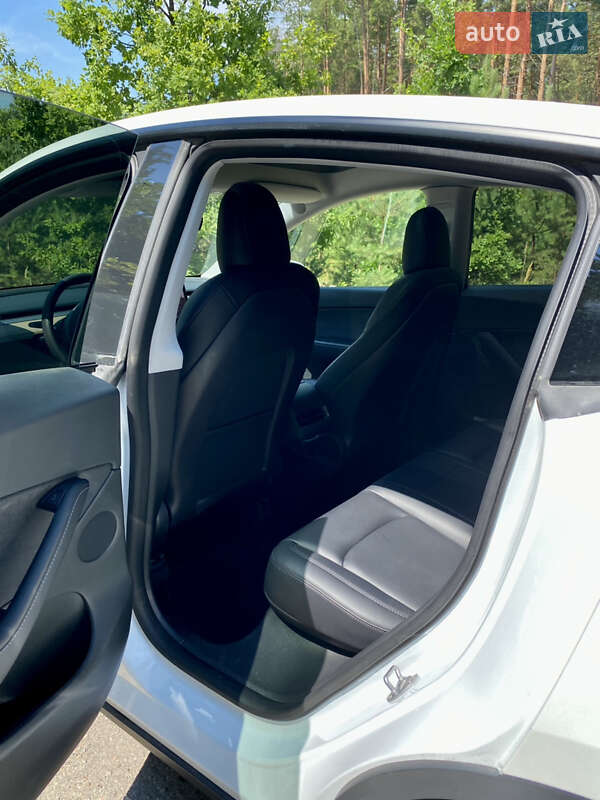 Внедорожник / Кроссовер Tesla Model Y 2021 в Киеве