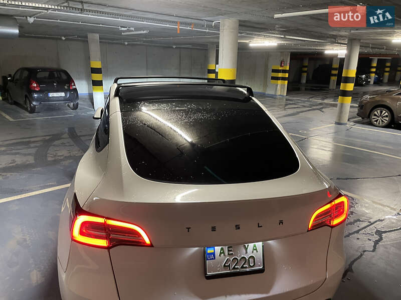 Tesla Model Y 2021
