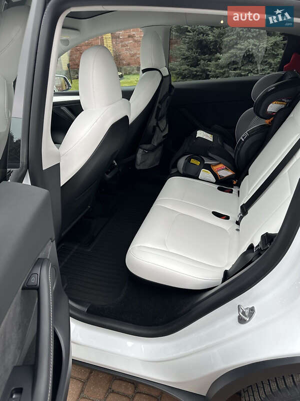 Позашляховик / Кросовер Tesla Model Y 2022 в Києві