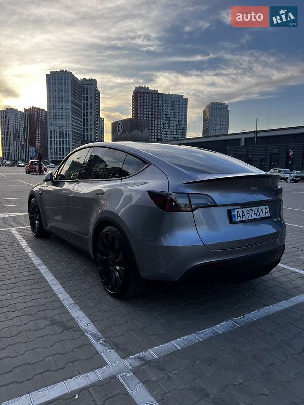 Tesla Model Y 2023