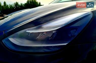 Внедорожник / Кроссовер Tesla Model Y 2021 в Киеве