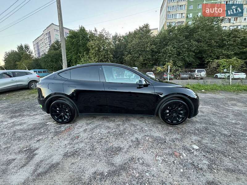 Внедорожник / Кроссовер Tesla Model Y 2023 в Львове