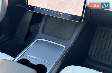 Внедорожник / Кроссовер Tesla Model Y 2021 в 