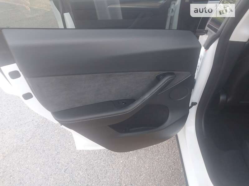 Позашляховик / Кросовер Tesla Model Y 2023 в Овідіополі
