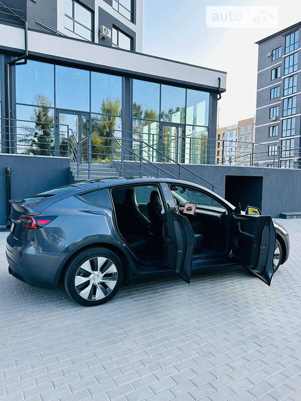 Внедорожник / Кроссовер Tesla Model Y 2022 в Ровно