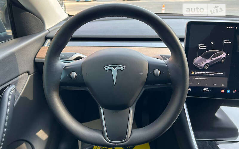 Позашляховик / Кросовер Tesla Model Y 2020 в Чернівцях
