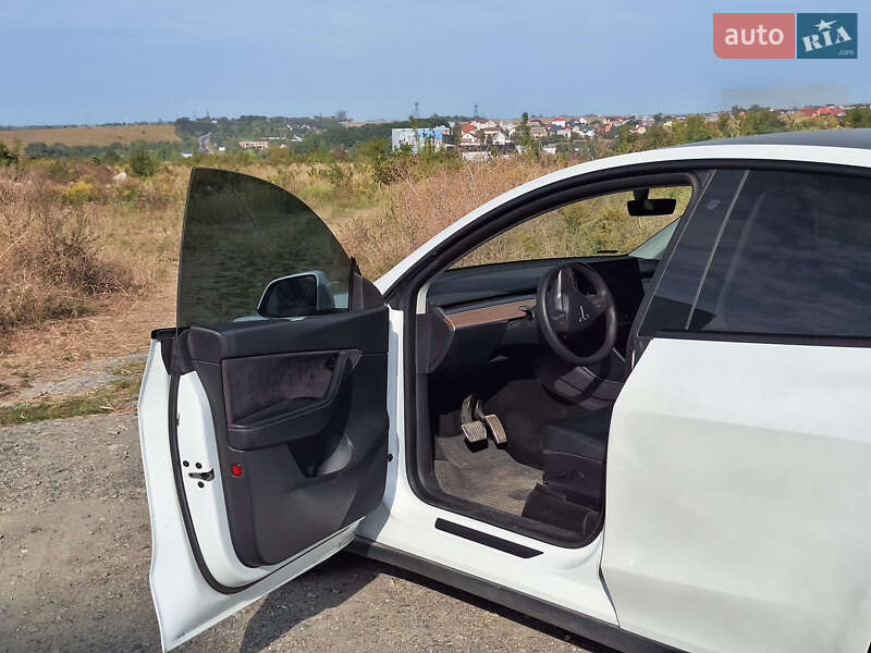 Внедорожник / Кроссовер Tesla Model Y 2020 в Ровно