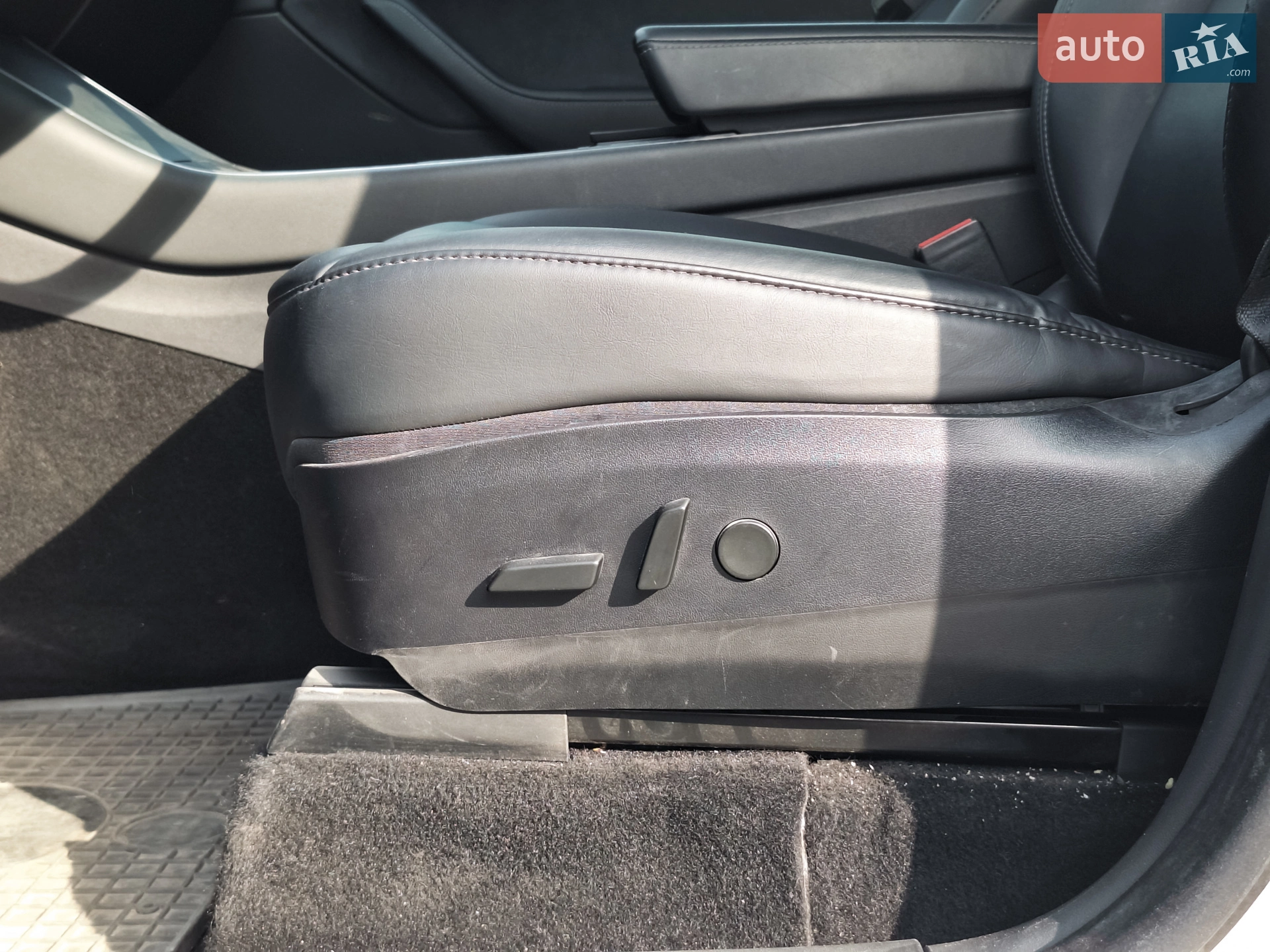 2020 Tesla Model Y - мініатюра 9