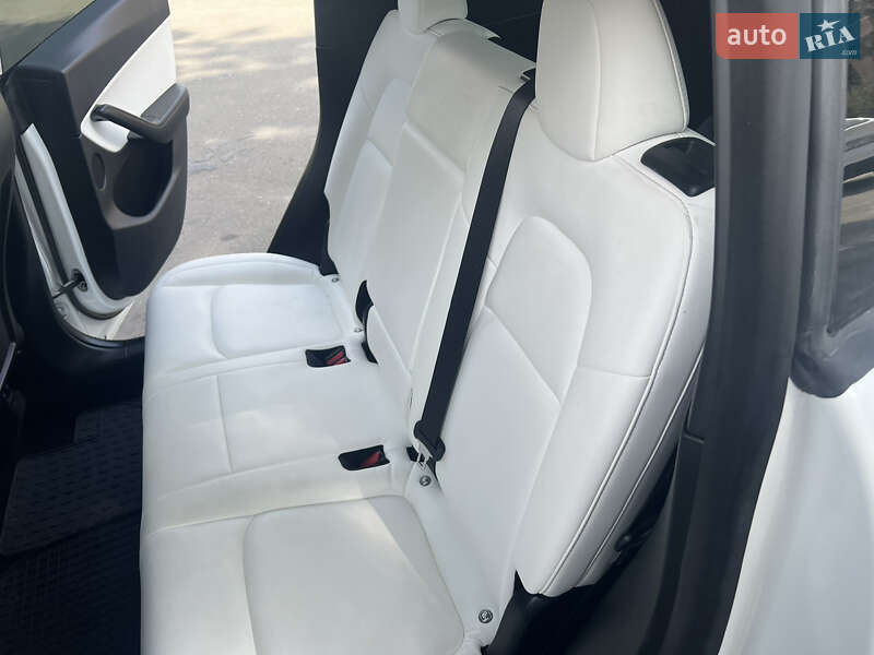 Внедорожник / Кроссовер Tesla Model Y 2020 в Тернополе