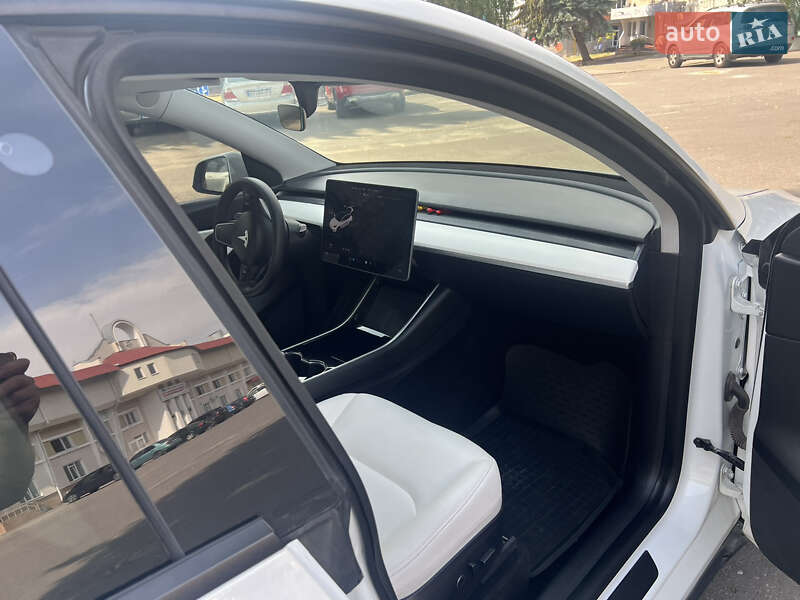 Внедорожник / Кроссовер Tesla Model Y 2020 в Тернополе