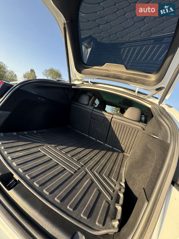 Позашляховик / Кросовер Tesla Model Y 2023 в Дніпрі