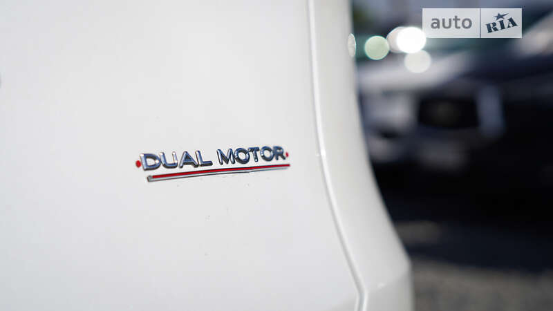 Позашляховик / Кросовер Tesla Model Y 2021 в Чернівцях