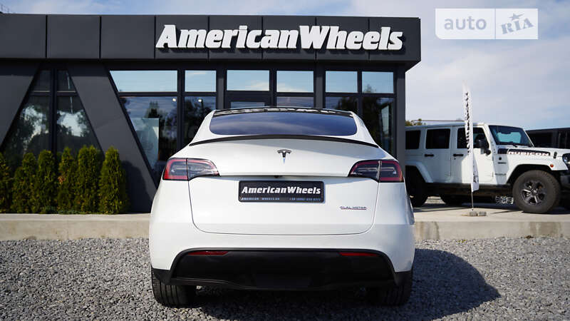 Позашляховик / Кросовер Tesla Model Y 2021 в Чернівцях