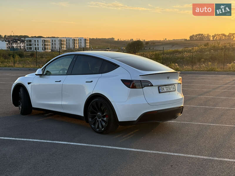Внедорожник / Кроссовер Tesla Model Y 2023 в Ровно