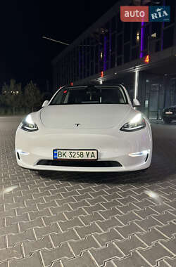 Внедорожник / Кроссовер Tesla Model Y 2023 в Ровно