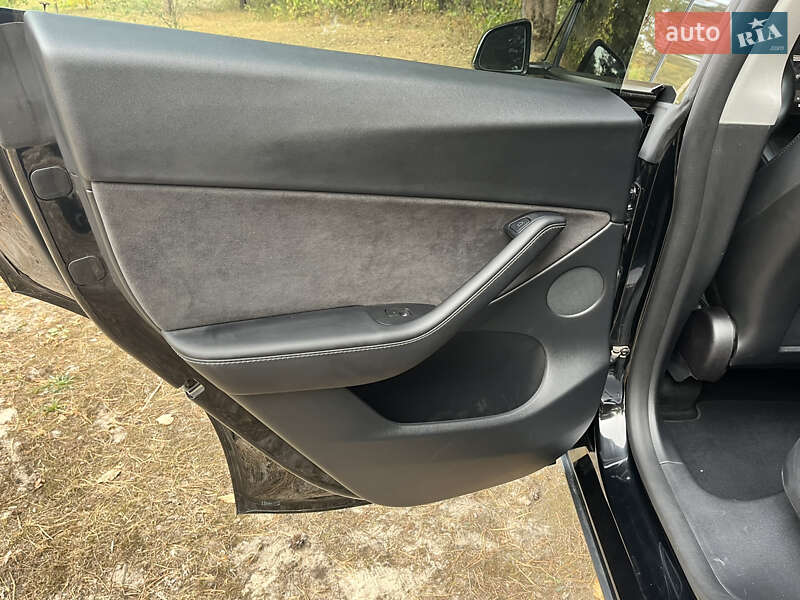 Внедорожник / Кроссовер Tesla Model Y 2021 в Полтаве