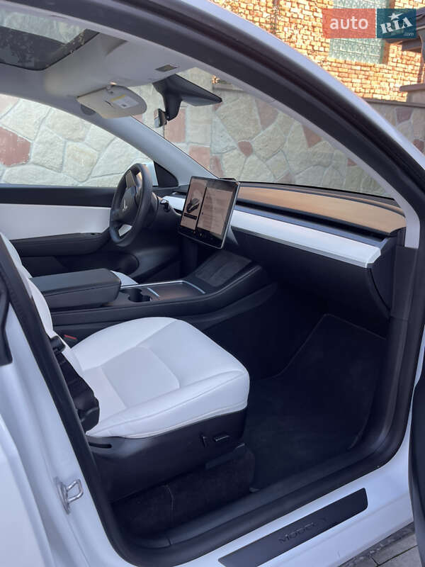 Позашляховик / Кросовер Tesla Model Y 2021 в Івано-Франківську