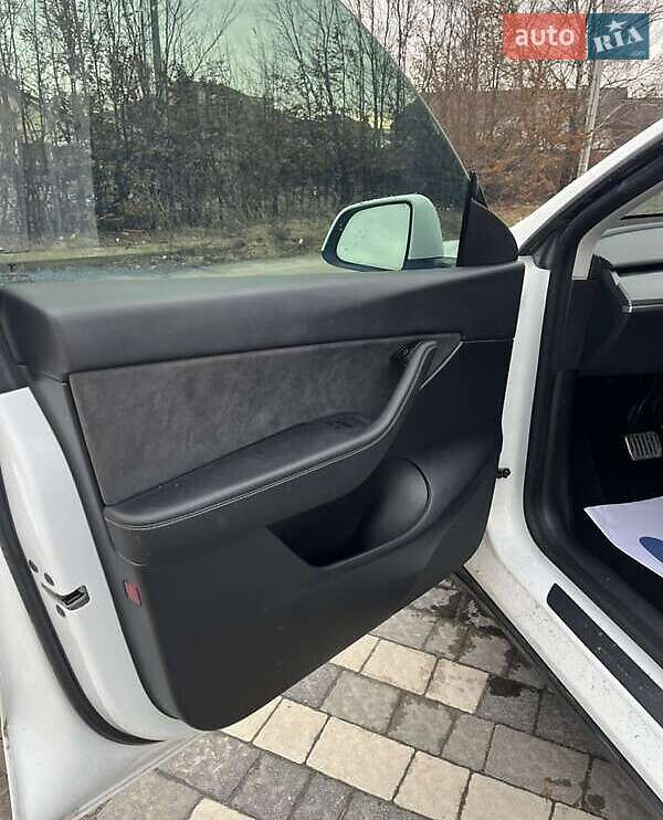 Позашляховик / Кросовер Tesla Model Y 2021 в Києві