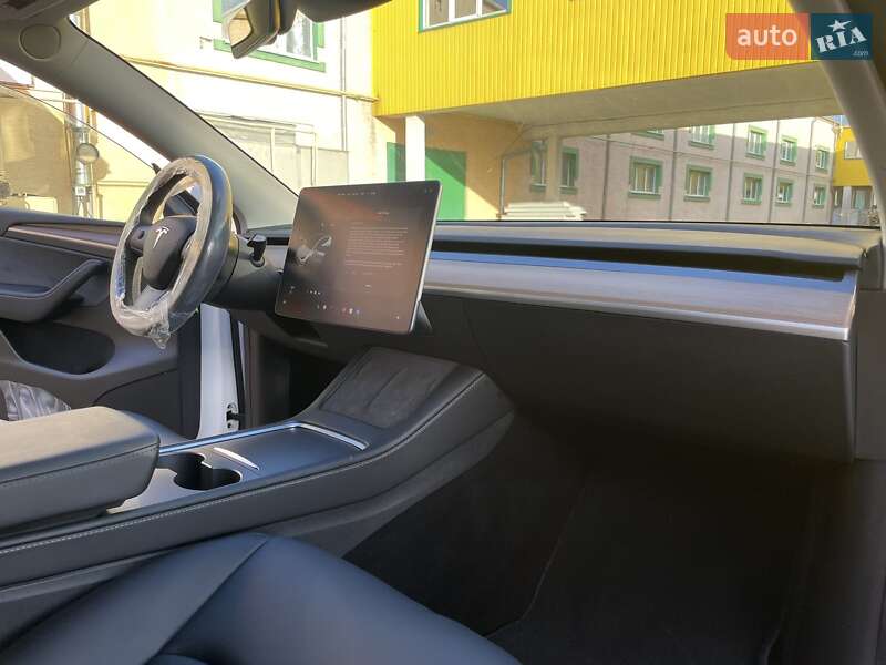 Внедорожник / Кроссовер Tesla Model Y 2023 в Львове