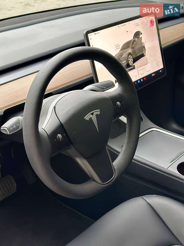 Позашляховик / Кросовер Tesla Model Y 2024 в Дніпрі