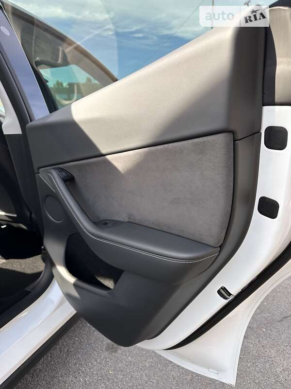 Внедорожник / Кроссовер Tesla Model Y 2023 в Житомире