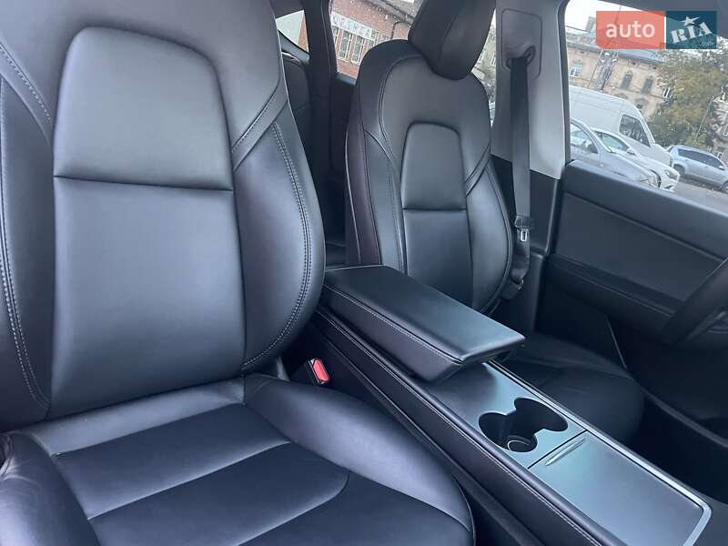 Позашляховик / Кросовер Tesla Model Y 2021 в Львові