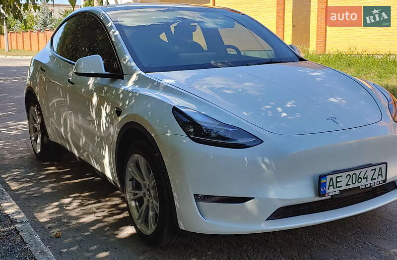 Tesla Model Y 2023