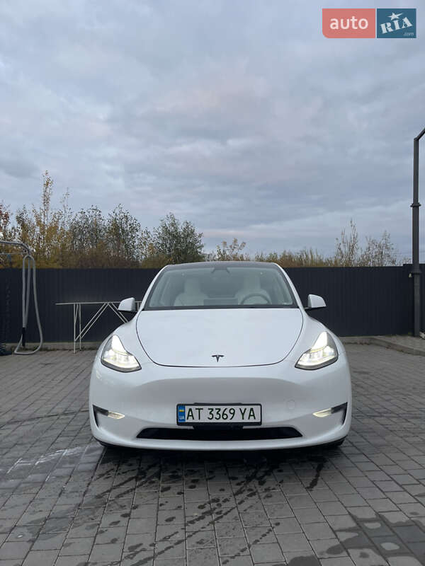 Позашляховик / Кросовер Tesla Model Y 2021 в Івано-Франківську