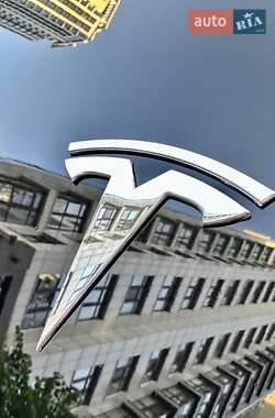 Внедорожник / Кроссовер Tesla Model Y 2021 в 
