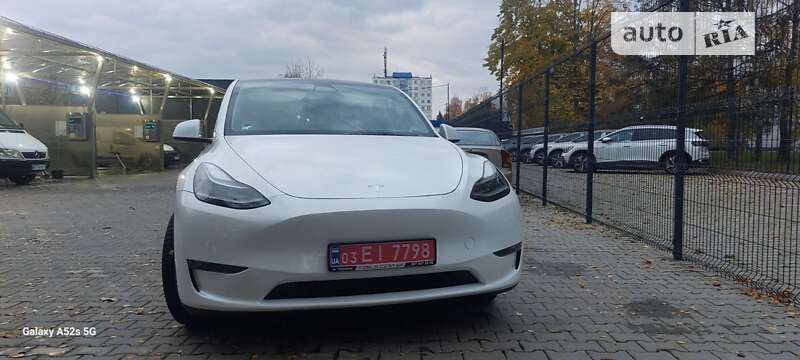 Tesla Model Y, фото з оголошення