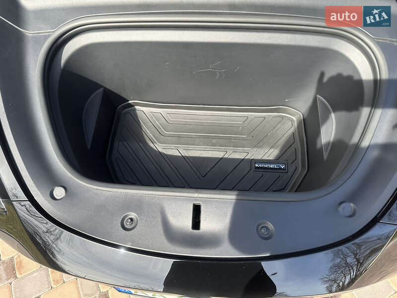 Внедорожник / Кроссовер Tesla Model Y 2021 в Броварах