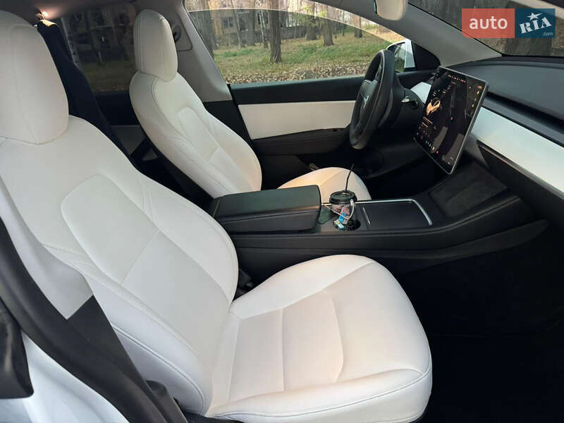 Позашляховик / Кросовер Tesla Model Y 2021 в Чернівцях фото 6 Позашляховик / Кросовер Tesla Model Y 2021 в Чернівцях