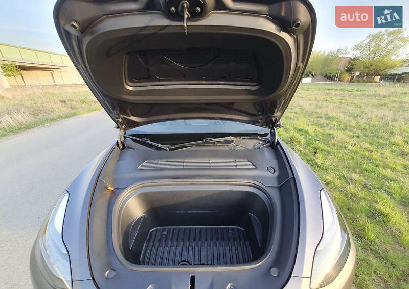 Внедорожник / Кроссовер Tesla Model Y 2023 в Киеве