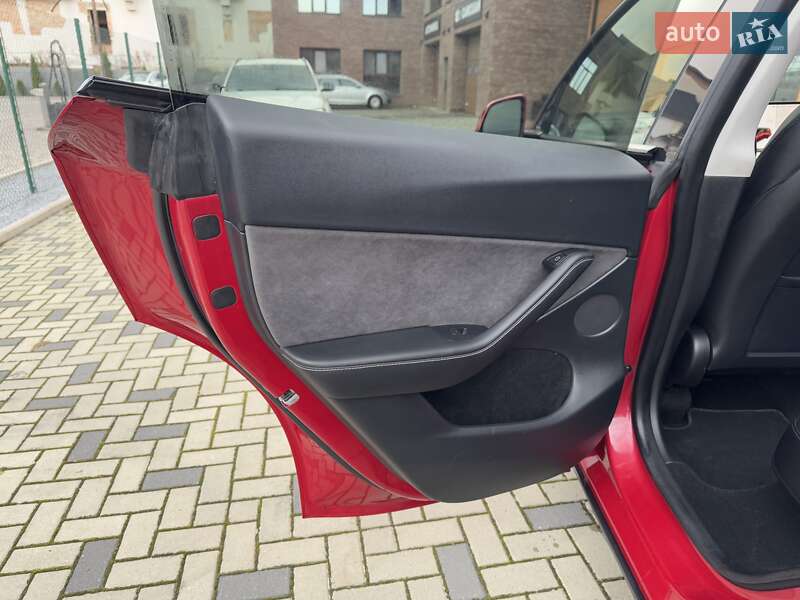 Внедорожник / Кроссовер Tesla Model Y 2023 в Ровно