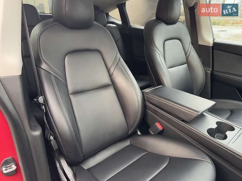 Внедорожник / Кроссовер Tesla Model Y 2023 в Ровно