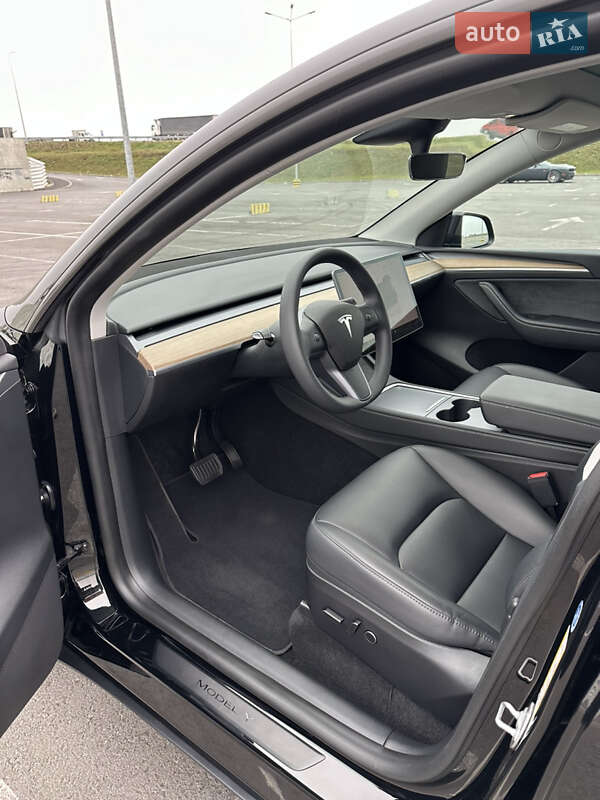 Внедорожник / Кроссовер Tesla Model Y 2023 в Львове