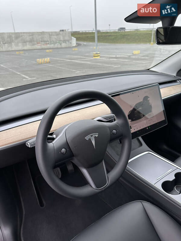 Внедорожник / Кроссовер Tesla Model Y 2023 в Львове