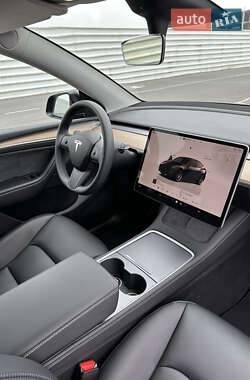 Позашляховик / Кросовер Tesla Model Y 2023 в 