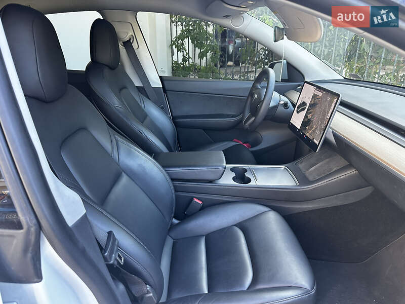 Внедорожник / Кроссовер Tesla Model Y 2021 в Киеве