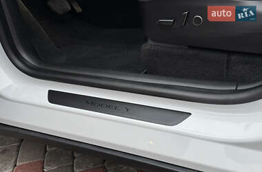 Внедорожник / Кроссовер Tesla Model Y 2021 в 