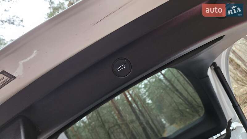 Внедорожник / Кроссовер Tesla Model Y 2020 в Киеве